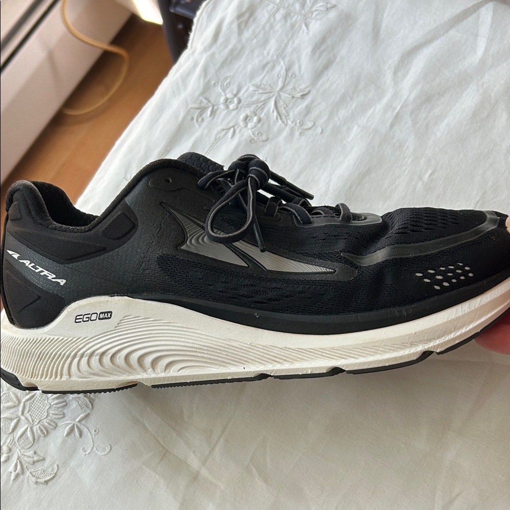 Altra Men's Paradigm Black and White Sneakers Running Shoes 9 - Picture 7 of 9